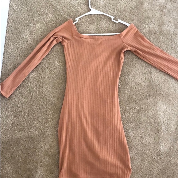 New boohoo camel colored bodycon dress - Picture 3 of 5